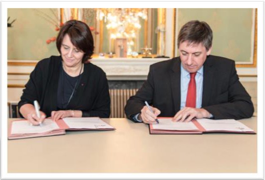 Bestuursovereenkomst 2016-2018 ondertekend door minister en voorzitster Bestuursovereenkomst 2016-2018 ondertekend door minister en voorzitster